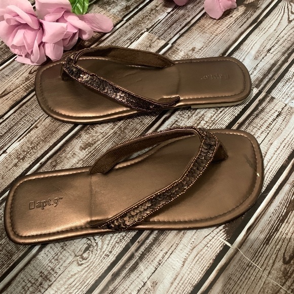 APT 9 sandals size small 5/6 - Picture 1 of 7